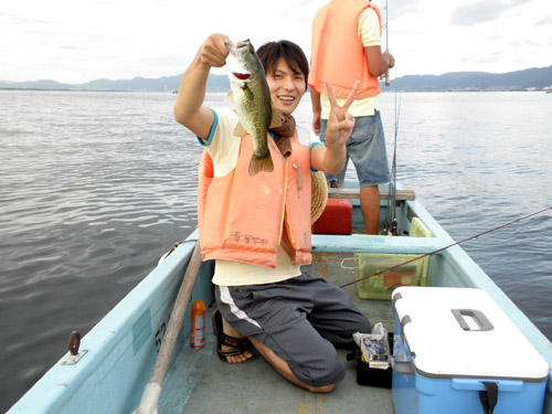 琵琶湖でバス釣り