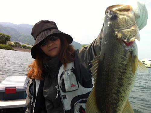琵琶湖でバス釣り